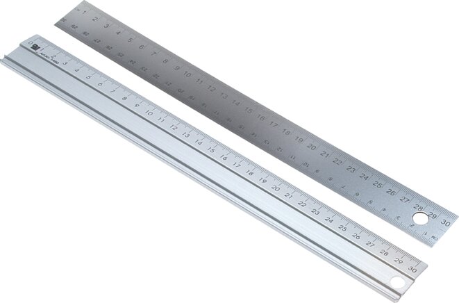 Exemplarische Darstellung: Lineale aus Stahl und Aluminium